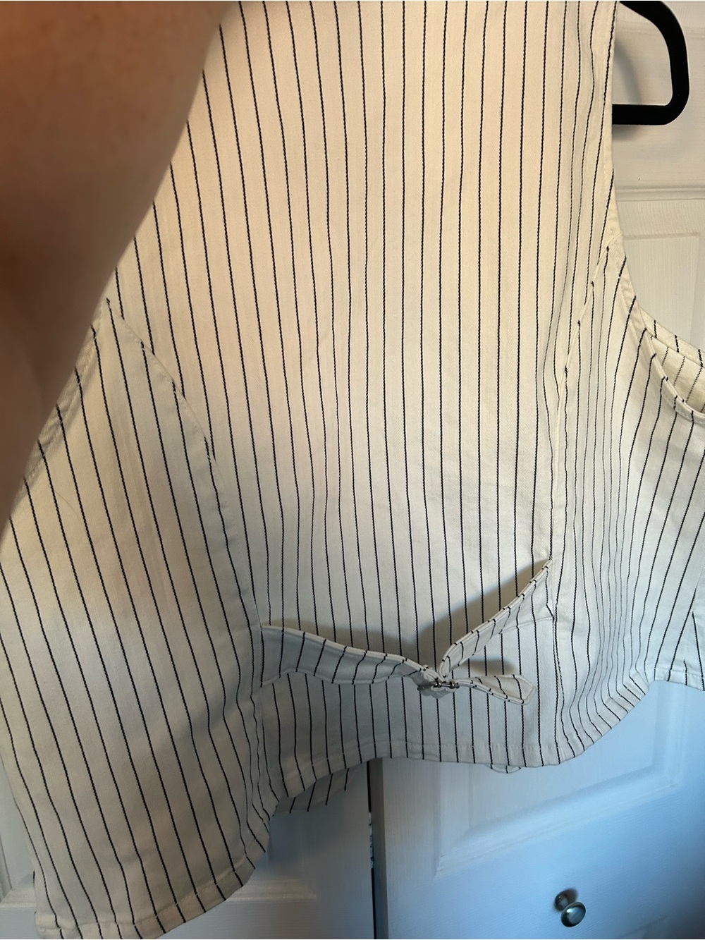 Reitmans White Pinstripe Sleeveless Button Vest - Picture 5 of 6